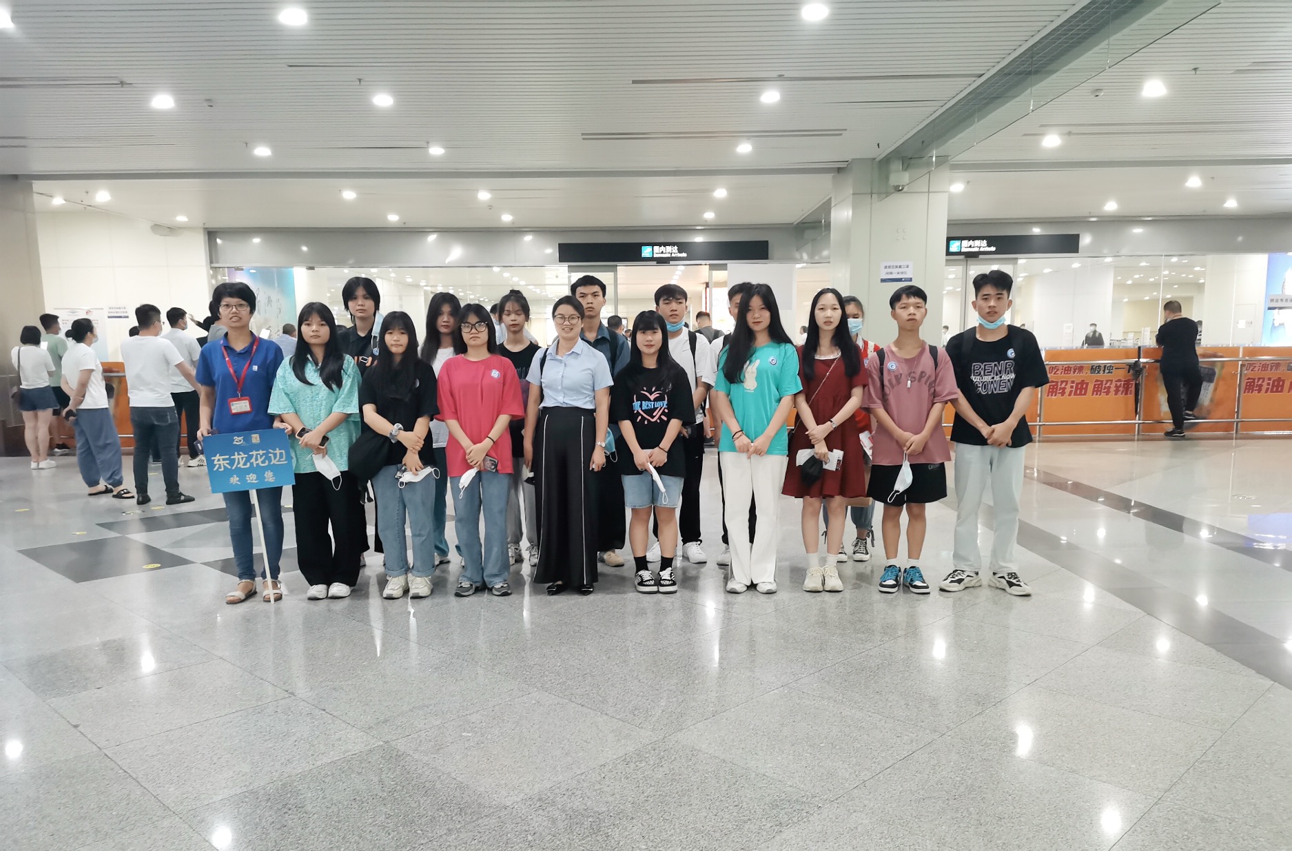 接機(jī)照.jpg 接機(jī)照.jpg